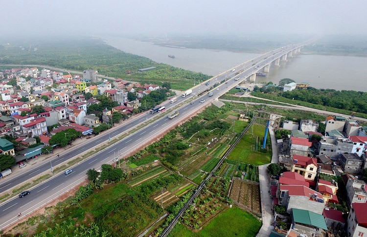 Tuyến đường Hà Nội - Bắc Giang được đánh giá là không đủ tiêu chuẩn cao tốc. Ảnh: Lê Hiếu