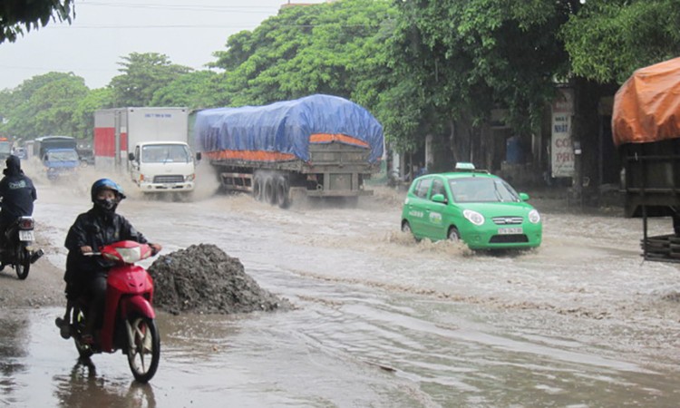 Yêu cầu đơn vị bảo trì đường bộ chủ động ứng phó với mưa lũ
