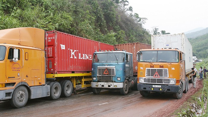 Chi phí logistics tại Việt Nam cao do hạ tầng thiếu đồng bộ và thiếu kết nối giữa các phương thức vận tải. Ảnh: Huyền Trang