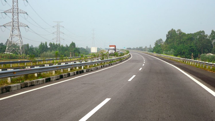 Bộ Xây dựng đề nghị Tuyên Quang rà soát suất vốn đầu tư phần đoạn tuyến cao tốc Tuyên Quang - Phú Thọ. Ảnh: Lê Gia Khoa