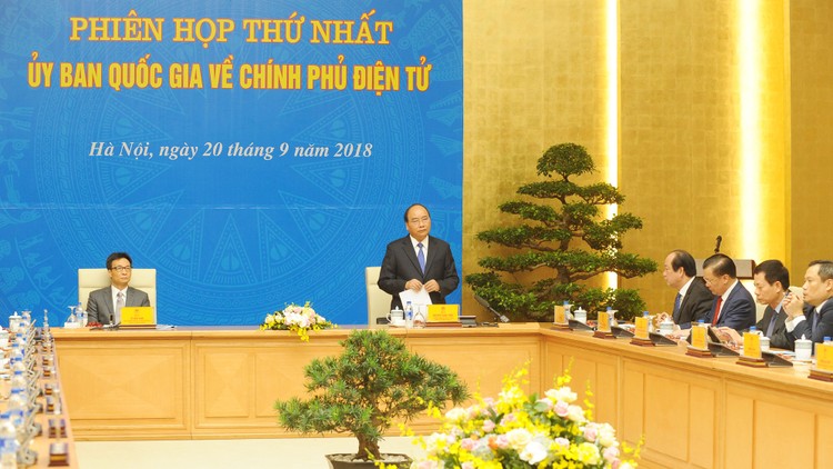 Thủ tướng Chính phủ Nguyễn Xuân Phúc chủ trì phiên họp của Ủy ban Quốc gia về Chính phủ điện tử. Ảnh: Trần Hải