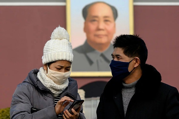 Người dân tại Bắc Kinh, Trung Quốc đeo khẩu trang đề phòng viêm phổi Vũ Hán.Ảnh: AFP.