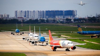 Ngành vận tải hàng không và ngành du lịch có số lao động sụt giảm 30,4%