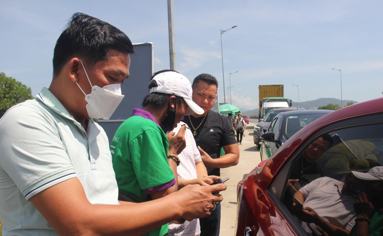 Hệ thống quét mã bị lỗi ngày đầu thu phí không dừng tại cao tốc Đà Nẵng - Quảng Ngãi ảnh 2