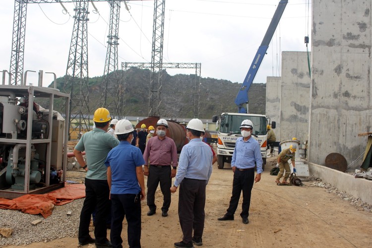 Khẩn trương hoàn thành công trình “Lắp đặt, đóng điện vận hành tạm MBA 500 kV - 600 MVA tại TBA 500 kV Nho Quan” ảnh 1