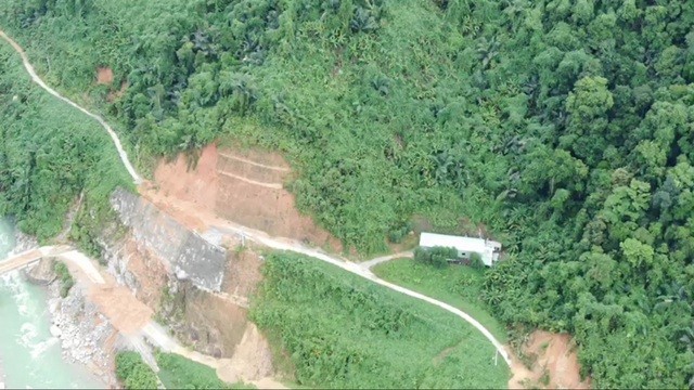 Thừa Thiên Huế: Toàn cảnh hiện trường sạt lở ở Rào Trăng 3 nhìn từ flycam ảnh 2