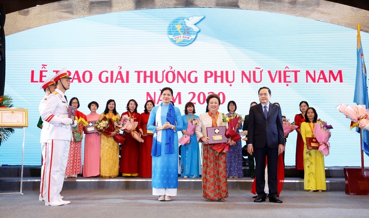 Chủ tịch Tập đoàn BRG Nguyễn Thị Nga – Nữ doanh nhân duy nhất được tôn vinh Phụ nữ Việt Nam 2020 ảnh 1