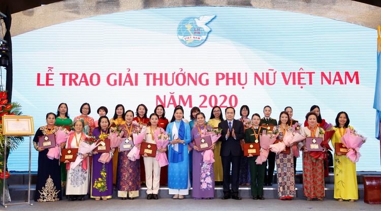 Chủ tịch Tập đoàn BRG Nguyễn Thị Nga – Nữ doanh nhân duy nhất được tôn vinh Phụ nữ Việt Nam 2020 ảnh 2