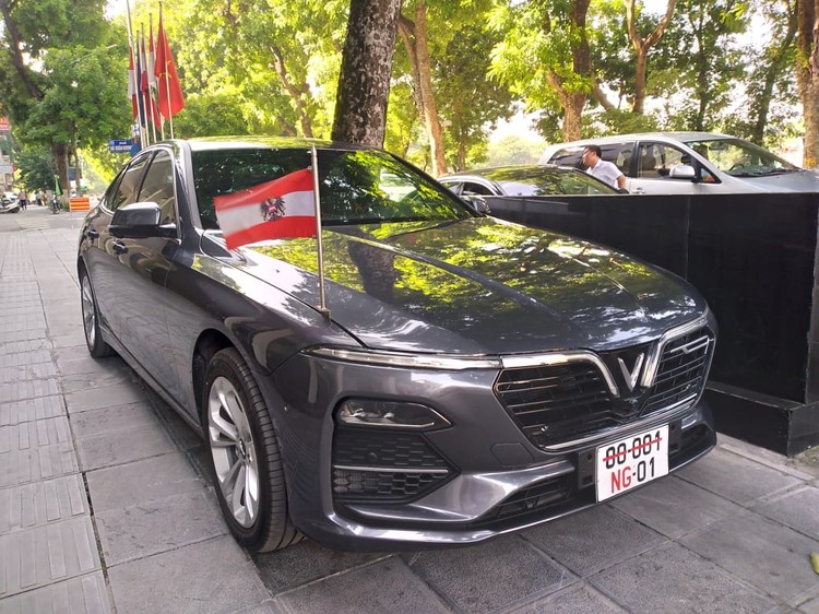 Đại sứ quán Áo là cơ quan ngoại giao tiên phong sử dụng xe VinFast làm xe công vụ