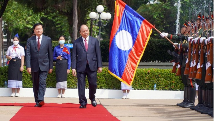 Lễ đón trọng thể Chủ tịch nước Nguyễn Xuân Phúc thăm hữu nghị chính thức Lào ảnh 1