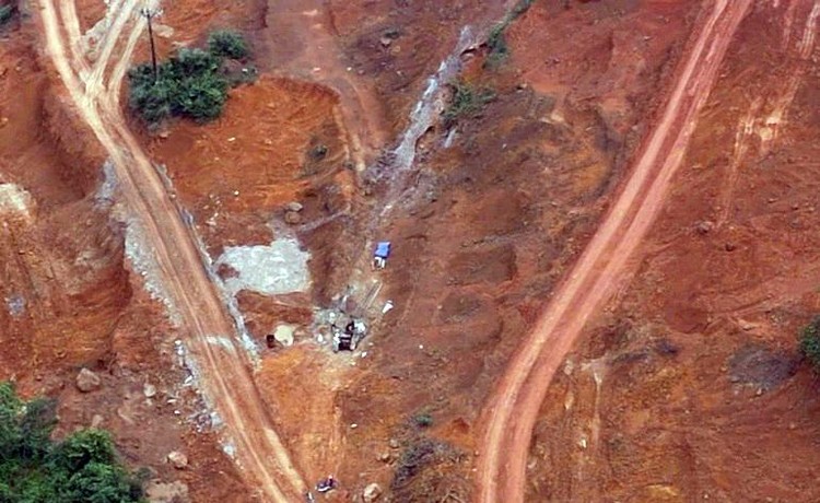 Cận cảnh mỏ khoáng sản lậu quy mô lớn vừa bị phát hiện tại Quảng Bình ảnh 3