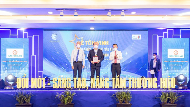 Hưng Thịnh Land được vinh danh giải thưởng “Sản phẩm, dịch vụ tiêu biểu TP.HCM” hai năm liên tiếp ảnh 1