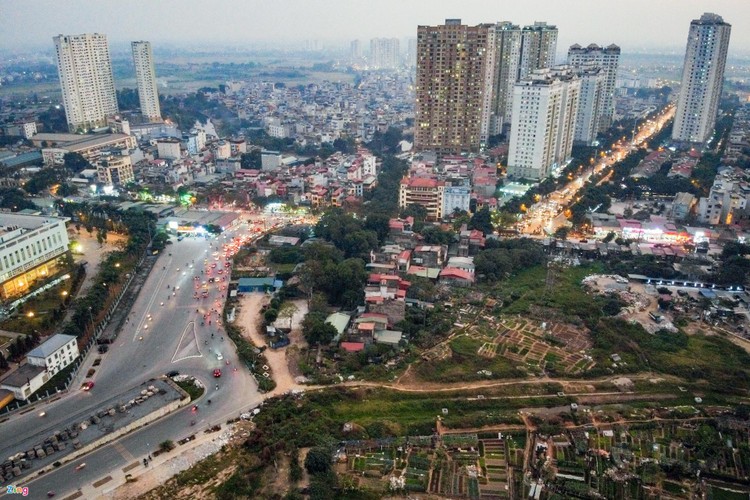 Đường nghìn tỷ ở Hà Nội bị đào xới sau gần 2 năm thông xe ảnh 11
