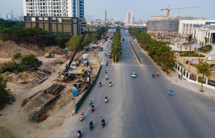 Đường nghìn tỷ ở Hà Nội bị đào xới sau gần 2 năm thông xe ảnh 3