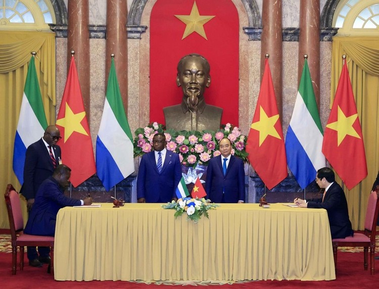 Toàn cảnh chuyến thăm chính thức Việt Nam của Tổng thống Sierra Leone và phu nhân ảnh 2