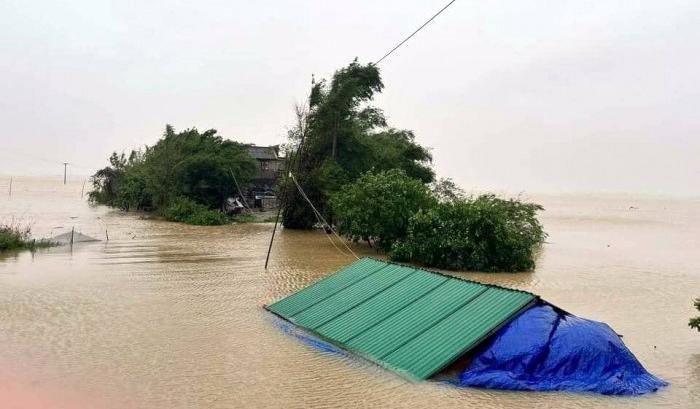Thủ tướng chỉ đạo tập trung khắc phục hậu quả mưa lũ bất thường tại miền Trung ảnh 1