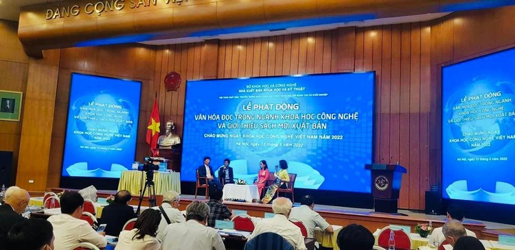 Ra mắt cuốn sách “Báo cáo đầu tư nước ngoài tại Việt Nam 2021” ảnh 1