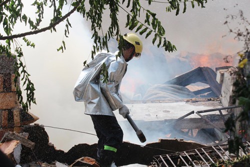 Cháy rụi công ty gỗ 100% vốn Trung Quốc đặt tại Bình Dương ảnh 5