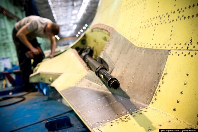 Bên trong nhà máy chế tạo tiêm kích bom Su-34 Nga ảnh 5