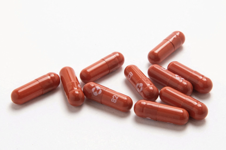 Sau thuốc của Pfizer, FDA phê duyệt thêm thuốc đặc trị Covid của Merck ảnh 1