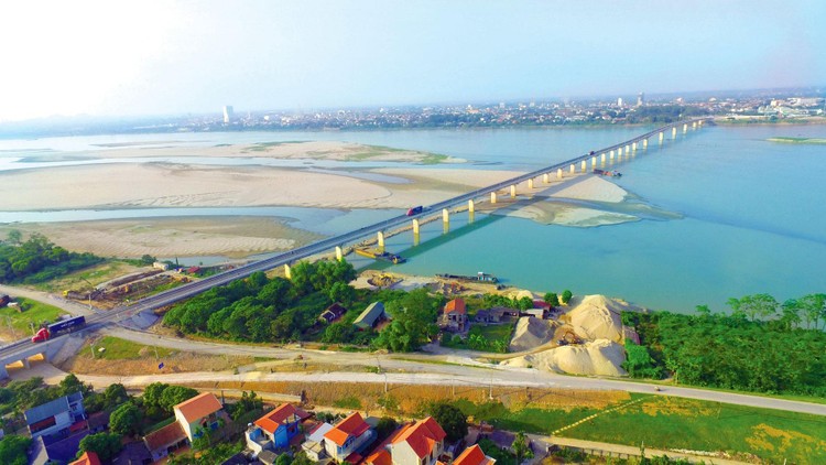 Dự án BOT cầu Việt Trì - Ba Vì hoàn thành tháng 10/2018 với tổng chi phí đầu tư 1.088 tỷ đồng. Ảnh: Nguyệt Minh