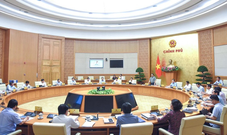 Thủ tướng Chính phủ Phạm Minh Chính chủ trì phiên họp Chính phủ chuyên đề, thảo luận về nhiều nội dung quan trọng liên quan tới xây dựng pháp luật và ổn định kinh tế vĩ mô - Ảnh: VGP