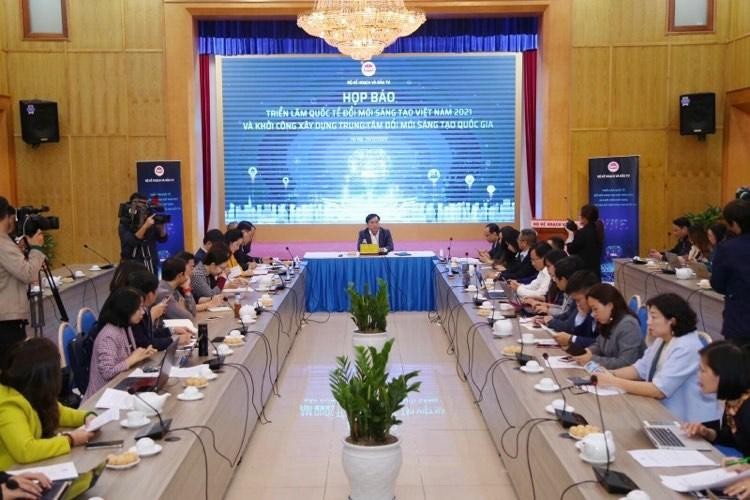 Thứ trưởng Bộ Kế hoạch và Đầu tư Trần Duy Đông chủ trì cuộc họp báo thông tin về VIIE2021 và khởi công NIC tổ chức ngày 29/12, tại Hà Nội 